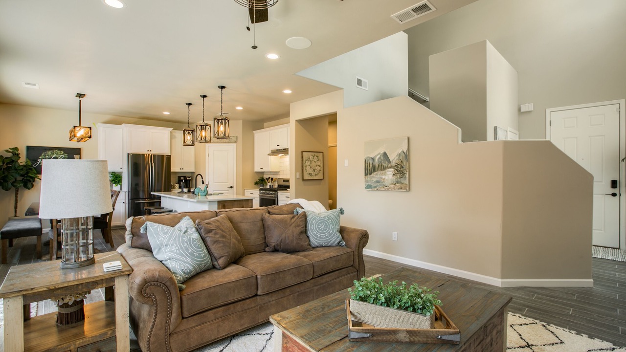 Photo of Livingroom in Bear Canyon Estates