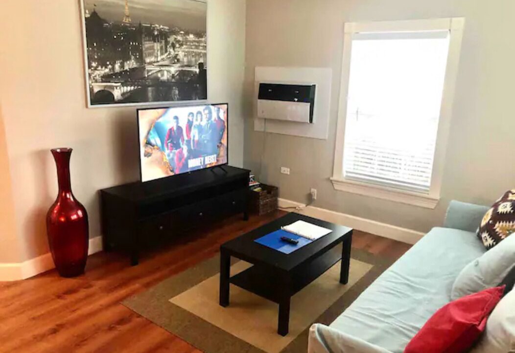 Photo of Livingroom in Neartown
