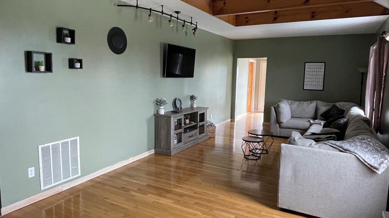 Photo of Livingroom in Cobden