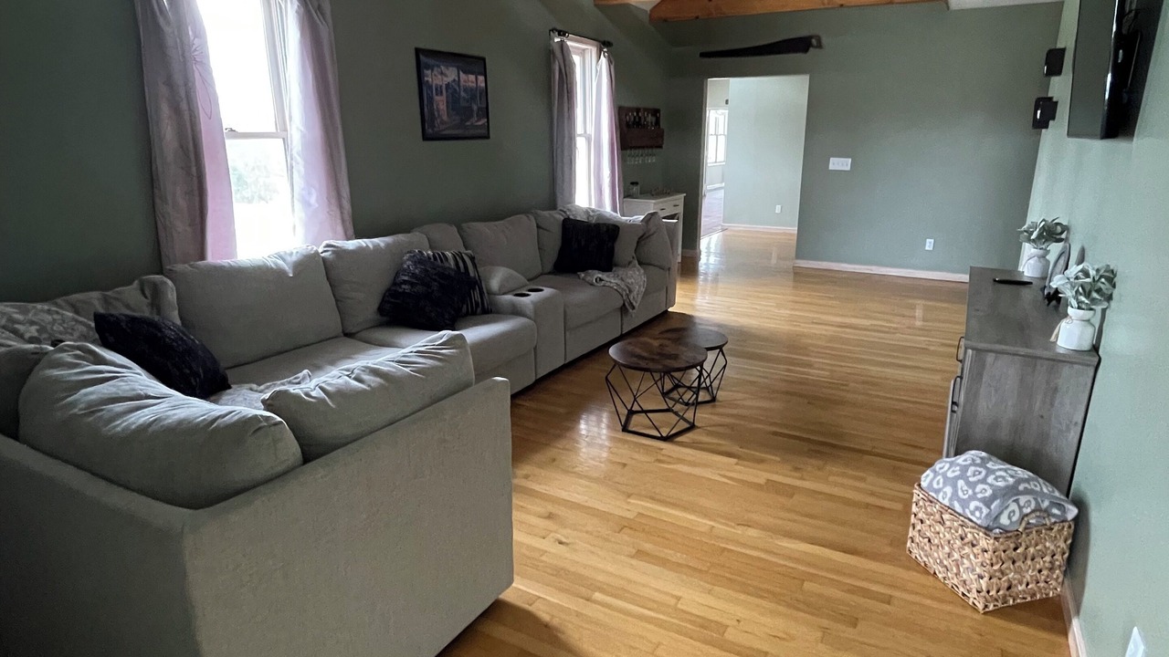 Photo of Livingroom in Cobden