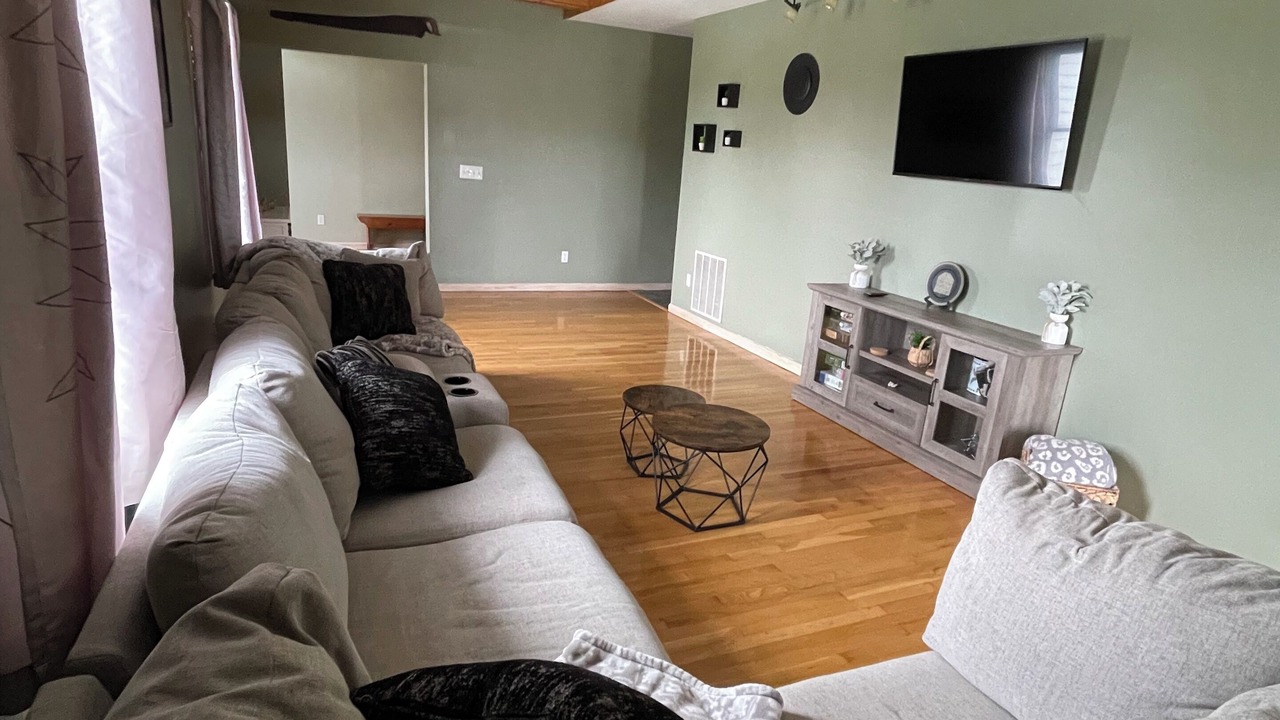 Photo of Livingroom in Cobden