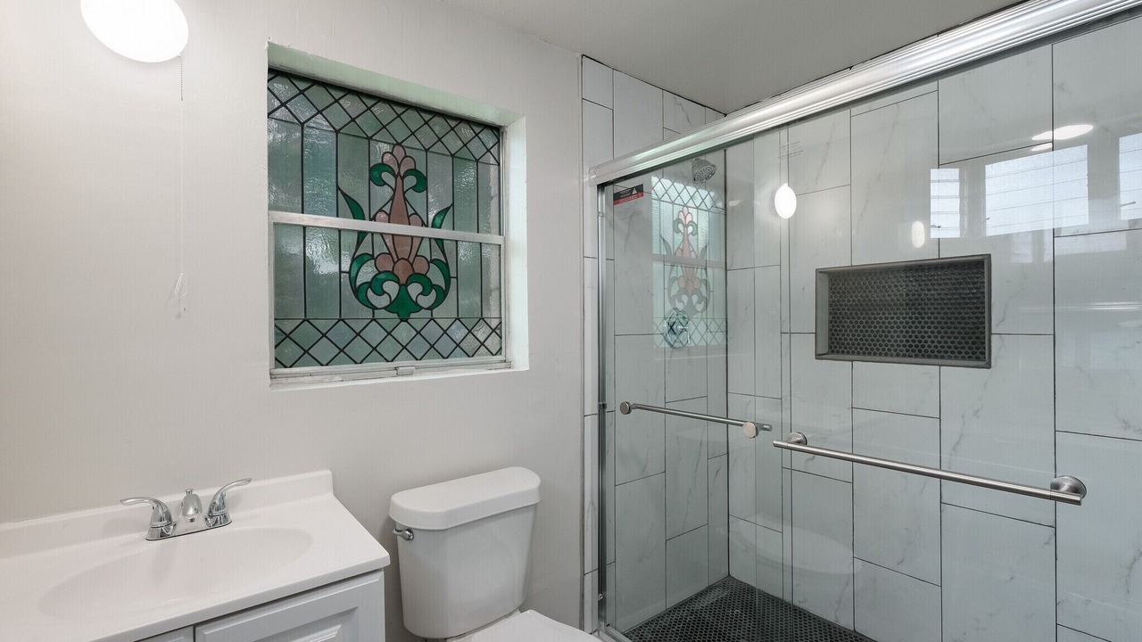 Photo of Bathroom in Monticello Park