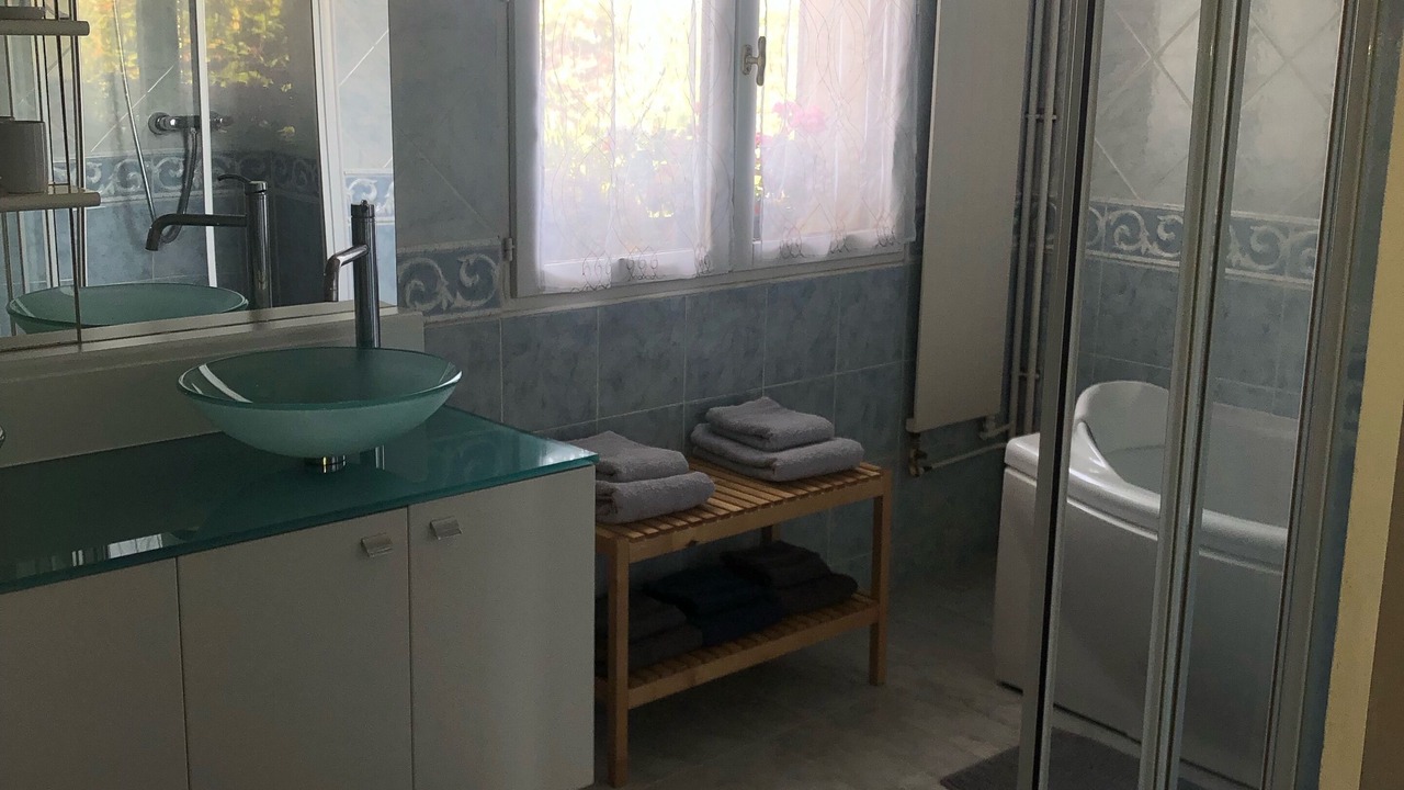 Photo of Bathroom in Fontenay-Saint-Pere