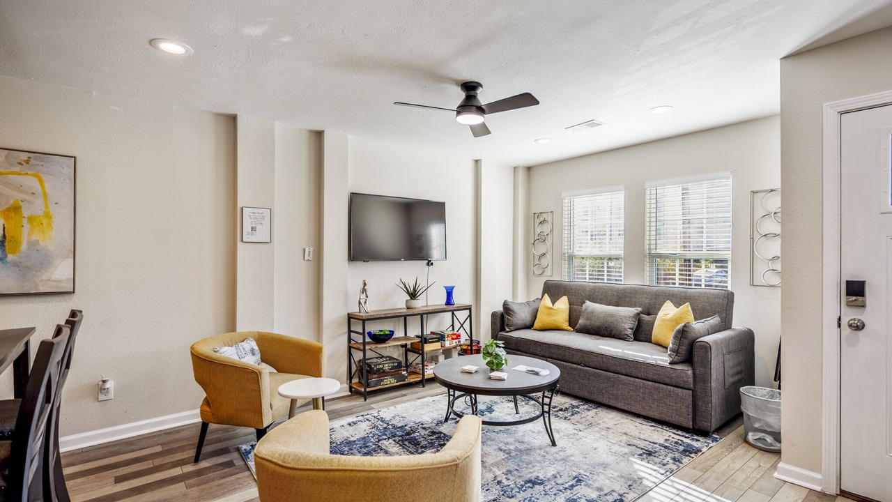 Photo of Livingroom in Washington Ave./ Memorial Park