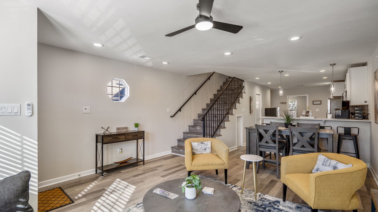Photo of Livingroom in Washington Ave./ Memorial Park
