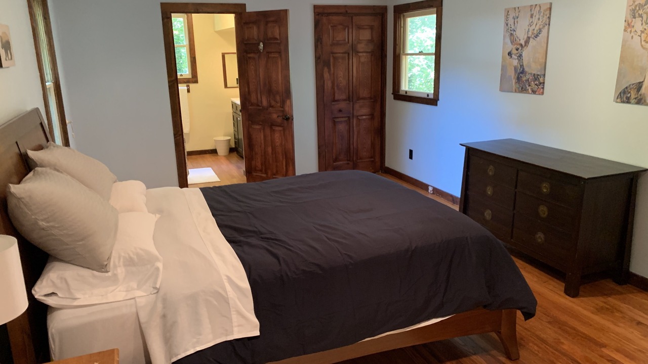 Photo of Bedroom in Valley Hill