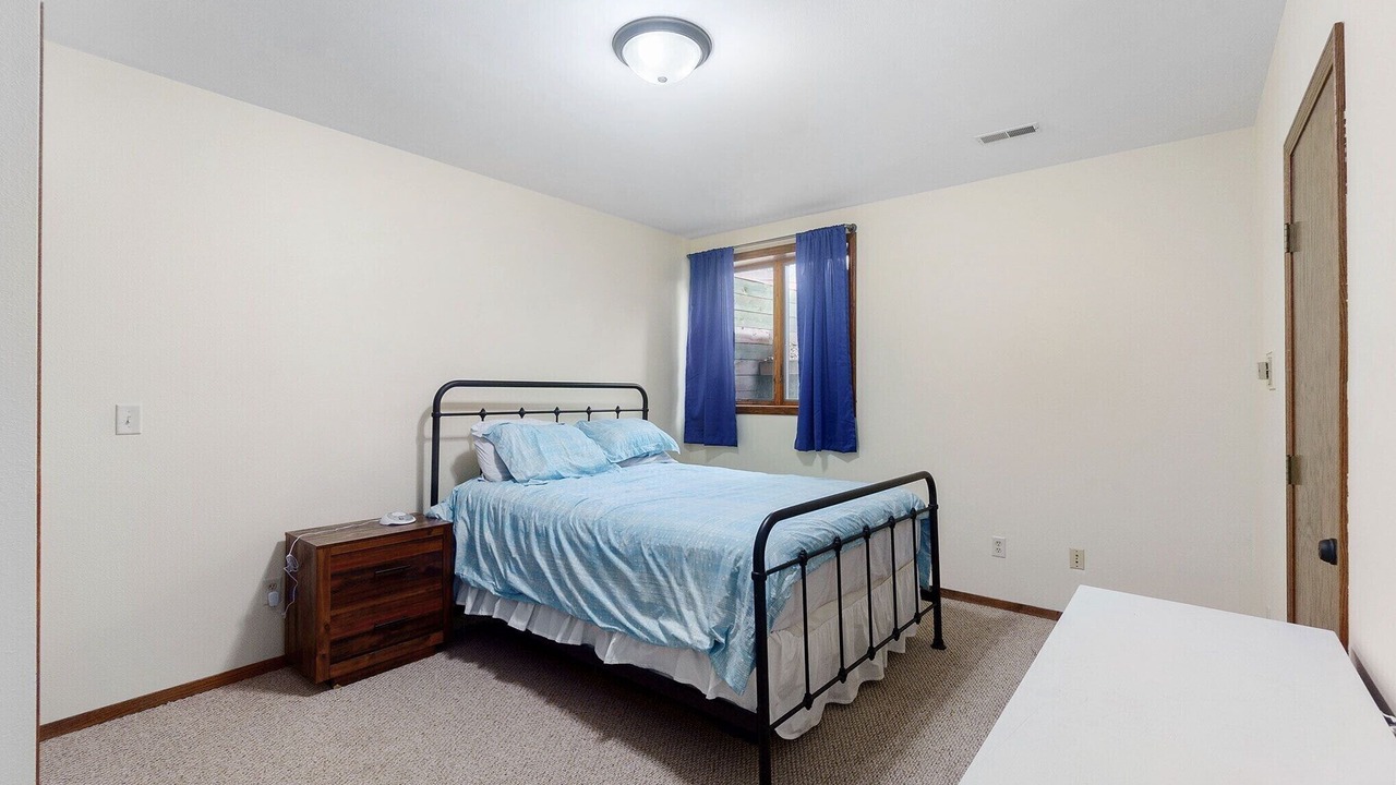 Photo of Bedroom in Lennox