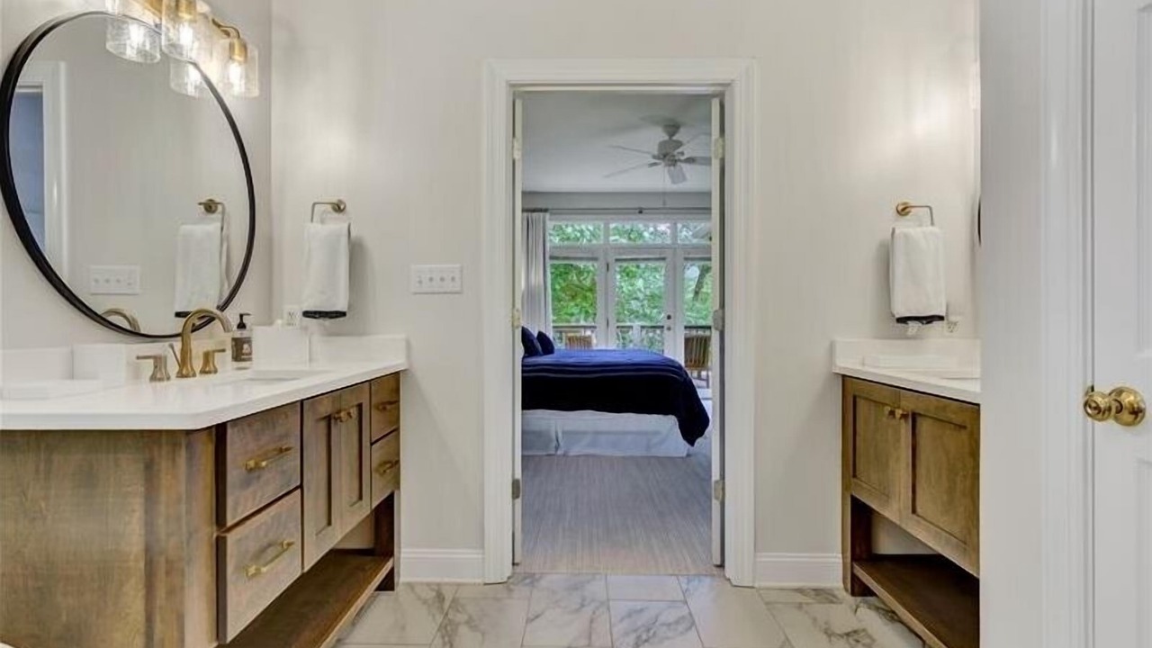 Photo of Bathroom in Huddleston