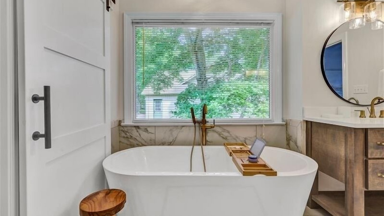 Photo of Bathroom in Huddleston