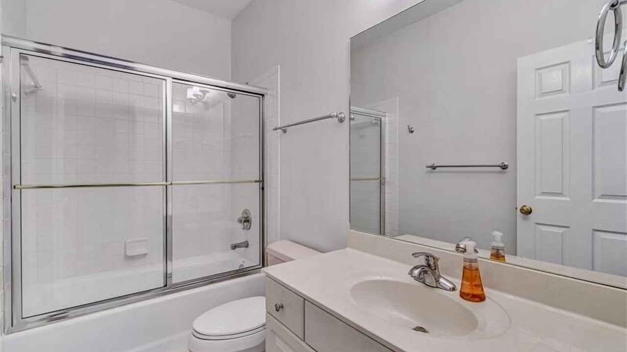 Photo of Bathroom in Huddleston