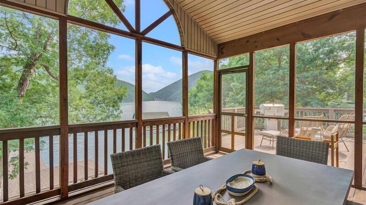 Photo of Outdoor in Huddleston