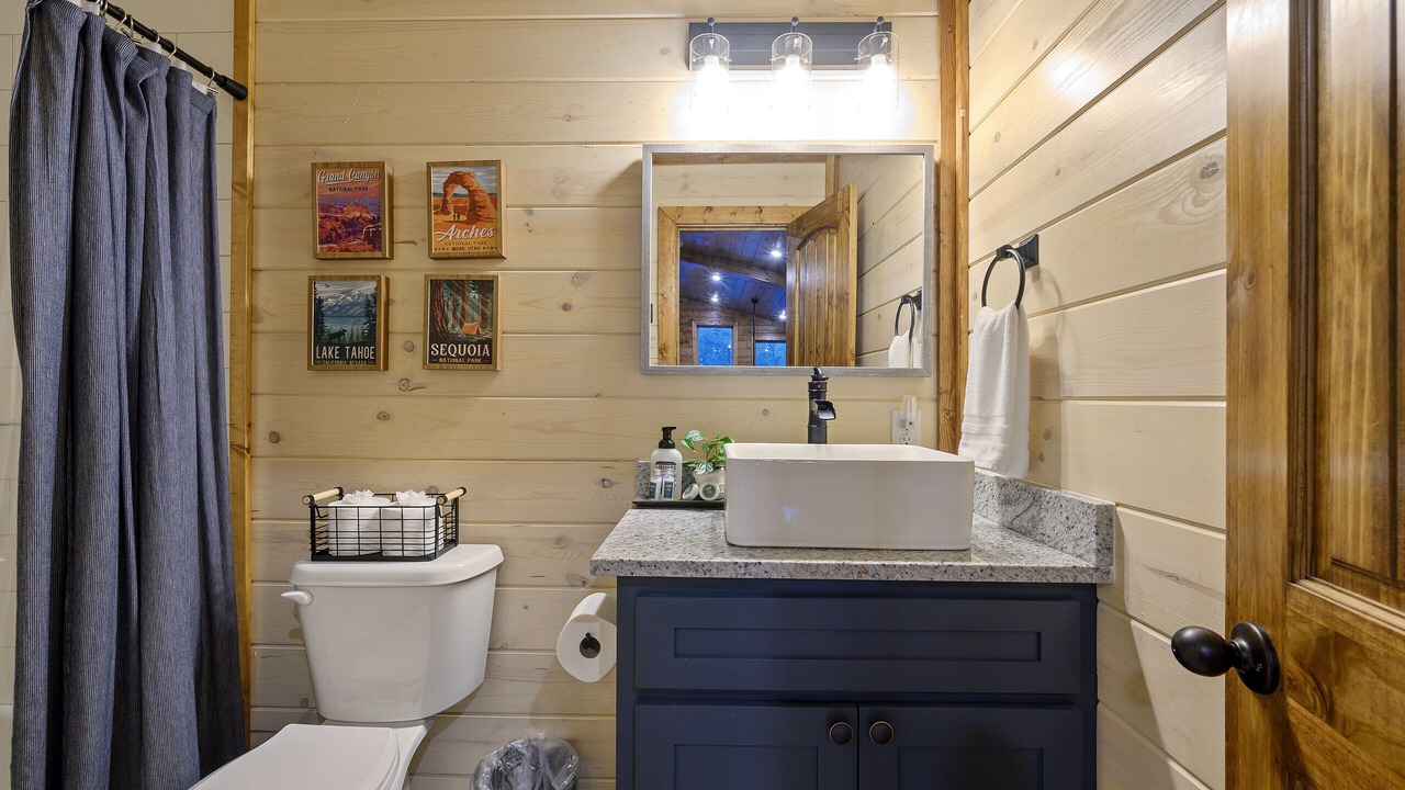 Photo of Bathroom in Broken Bow