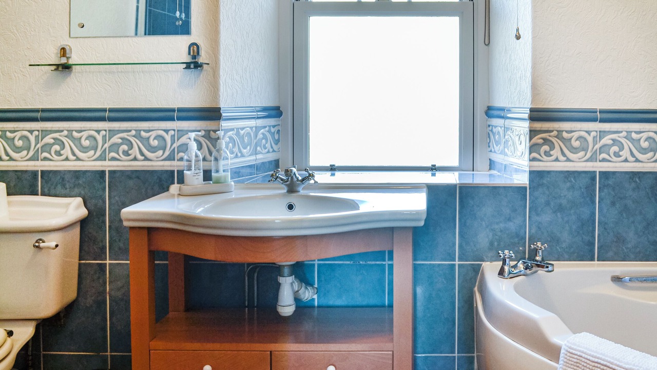 Photo of Bathroom in Lockerbie