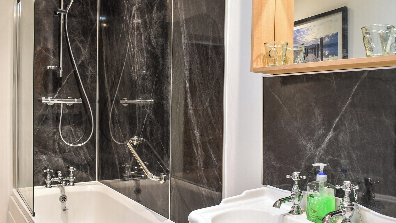 Photo of Bathroom in Giggleswick