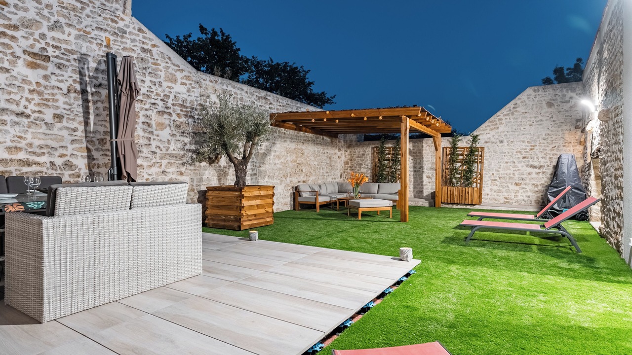 Photo of Patio Balcony in Saint-Jean-de-Beugne