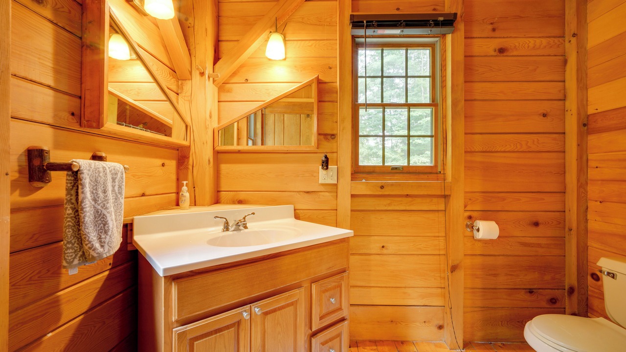 Photo of Bathroom in Athol