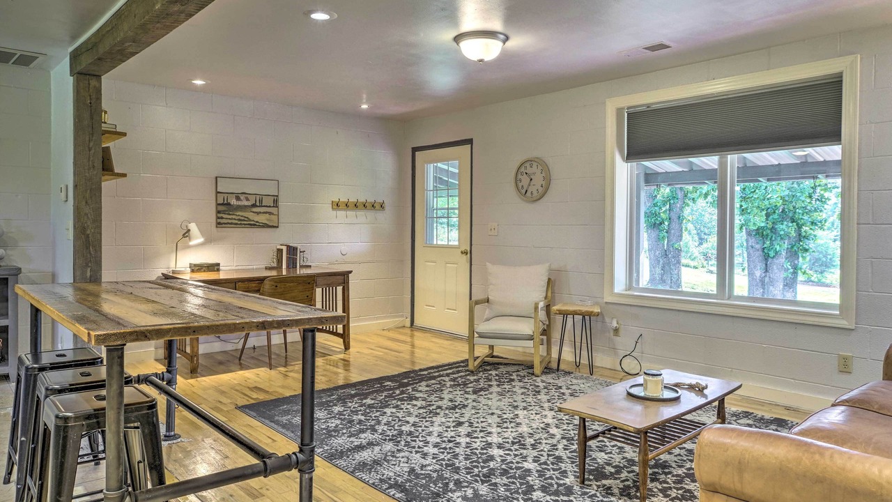 Photo of Livingroom in Squires