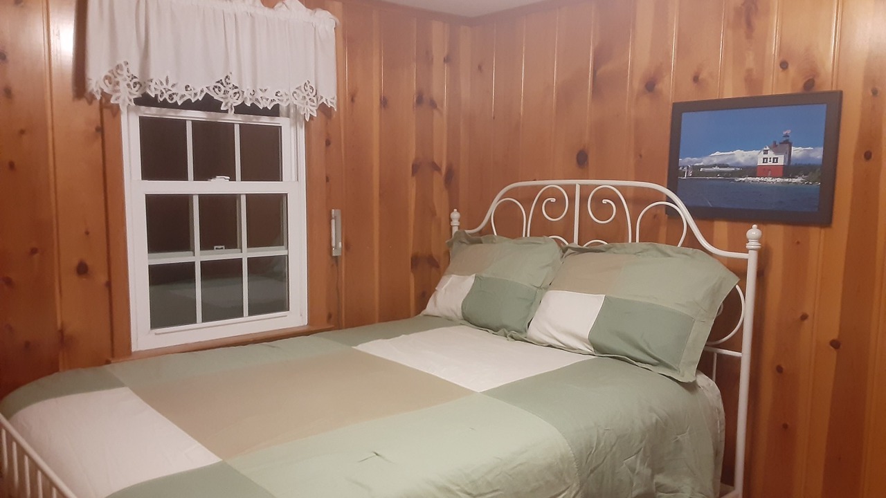 Photo of Bedroom in Carp Lake