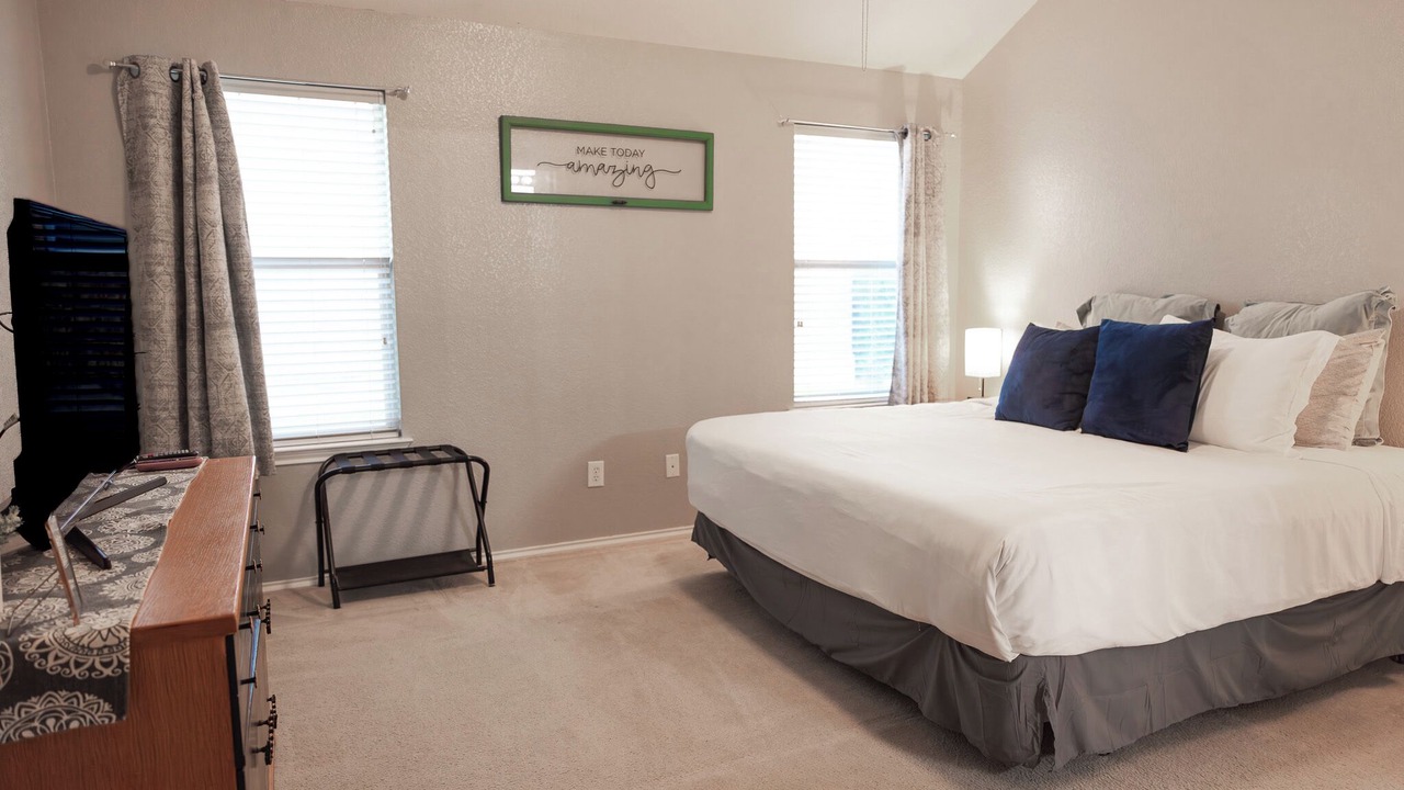 Photo of Bedroom in Kyle