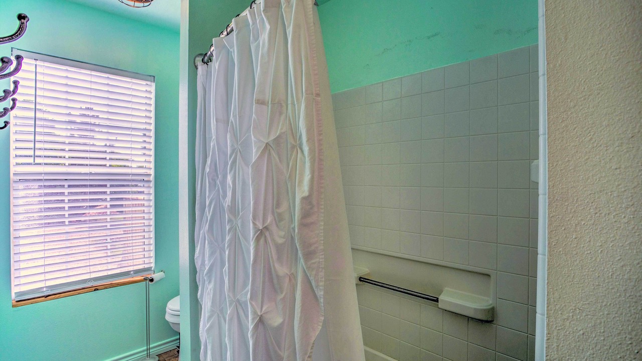 Photo of Bathroom in Pottsboro