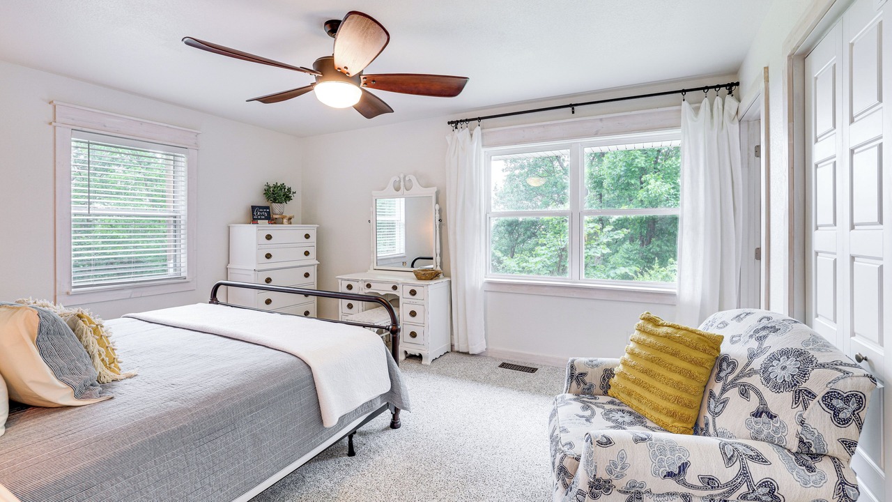 Photo of Bedroom in Garfield