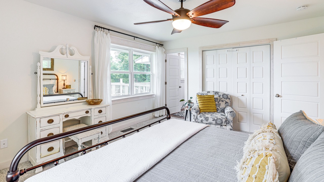 Photo of Bedroom in Garfield