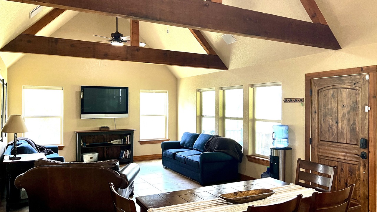 Photo of Livingroom in Lakehills