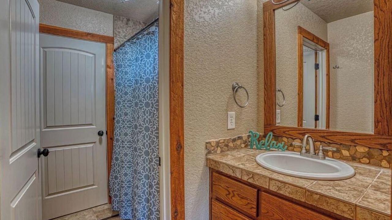 Photo of Bathroom in Lakehills