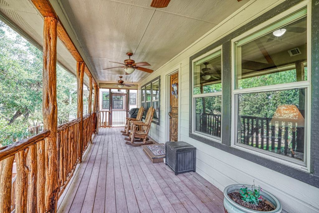 Photo of Patio Balcony in Lakehills