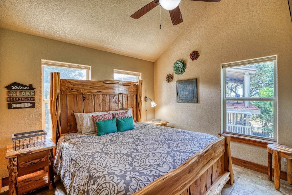 Photo of Bedroom in Lakehills
