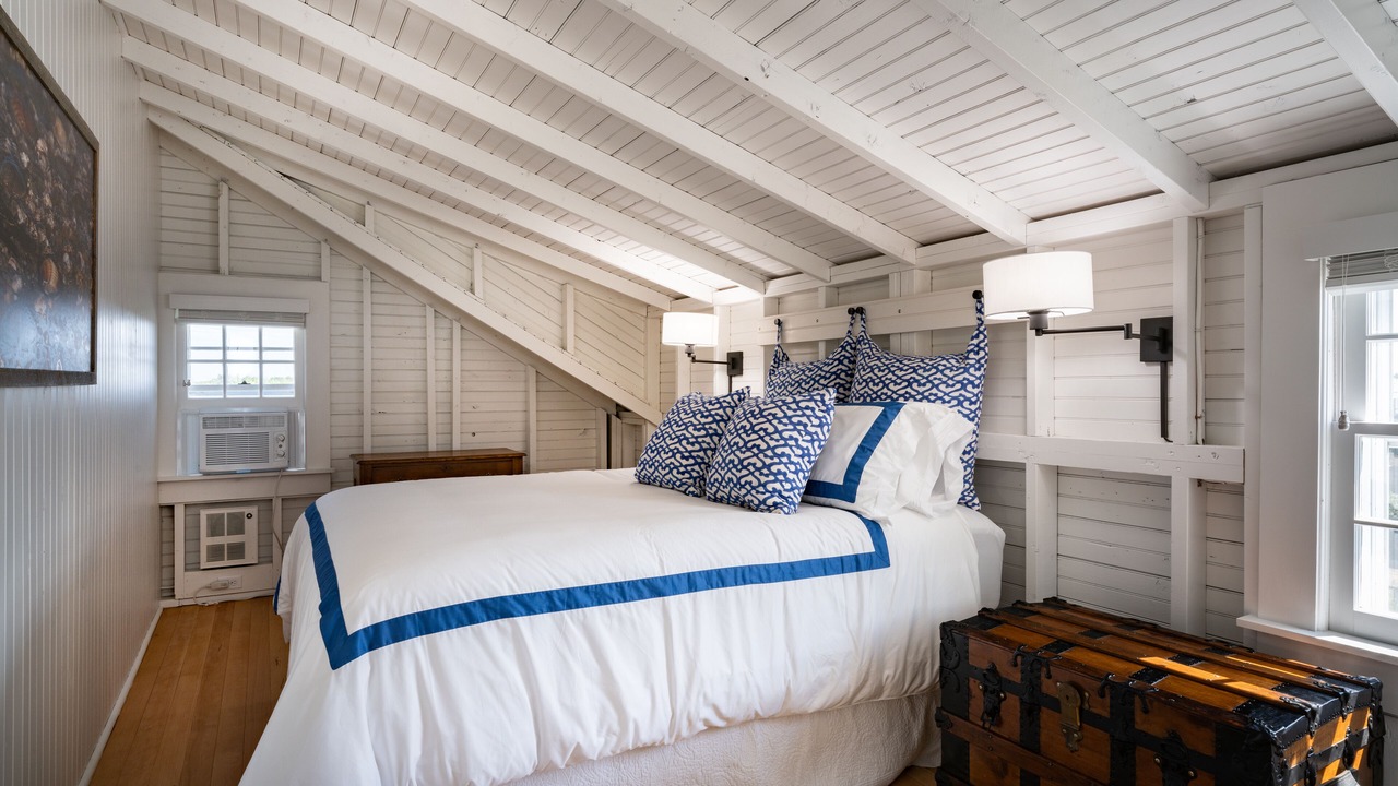 Photo of Bedroom in Surfside