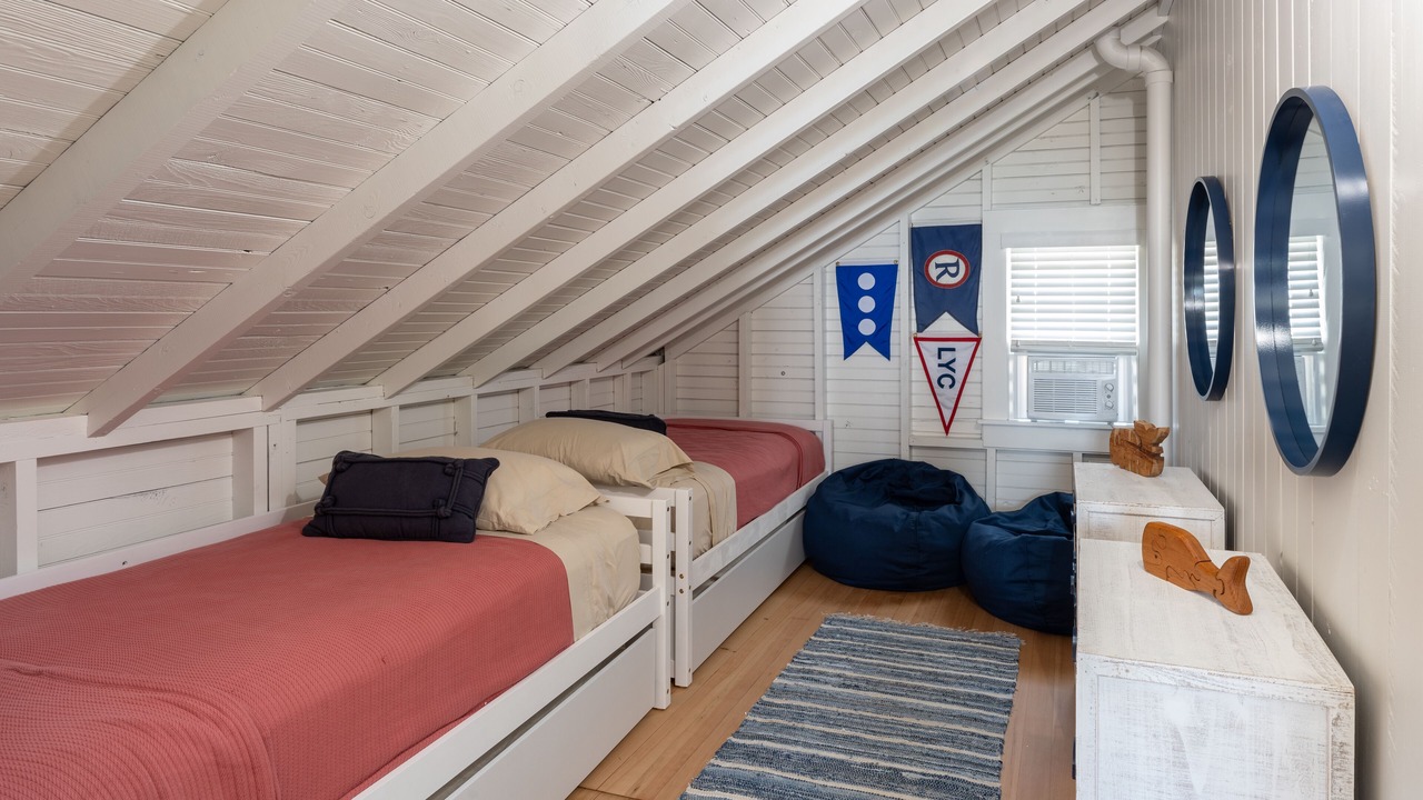 Photo of Bedroom in Surfside