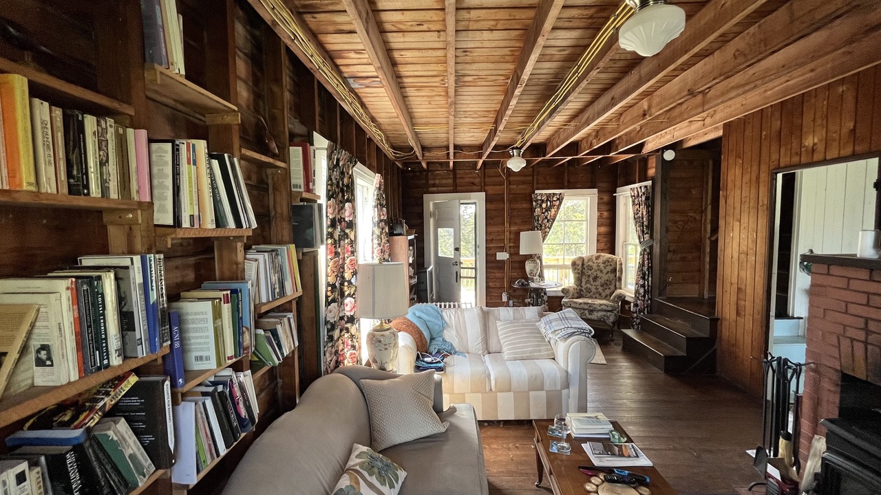 Photo of Livingroom in Bailey Island