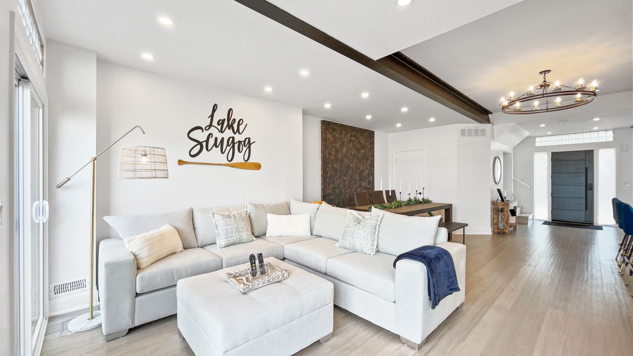 Photo of Livingroom in Scugog