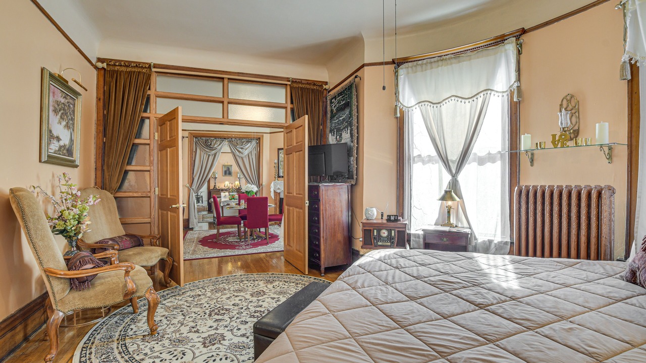 Photo of Bedroom in East Garfield Park