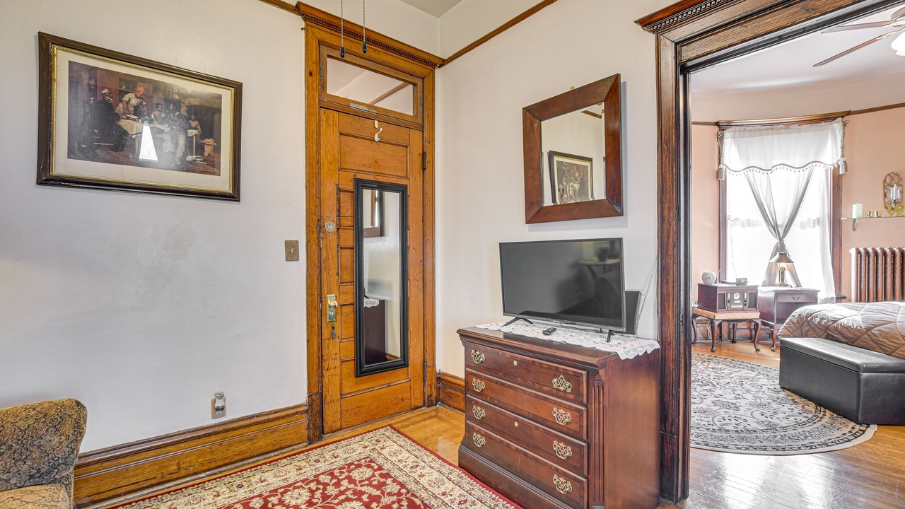 Photo of Bedroom in East Garfield Park