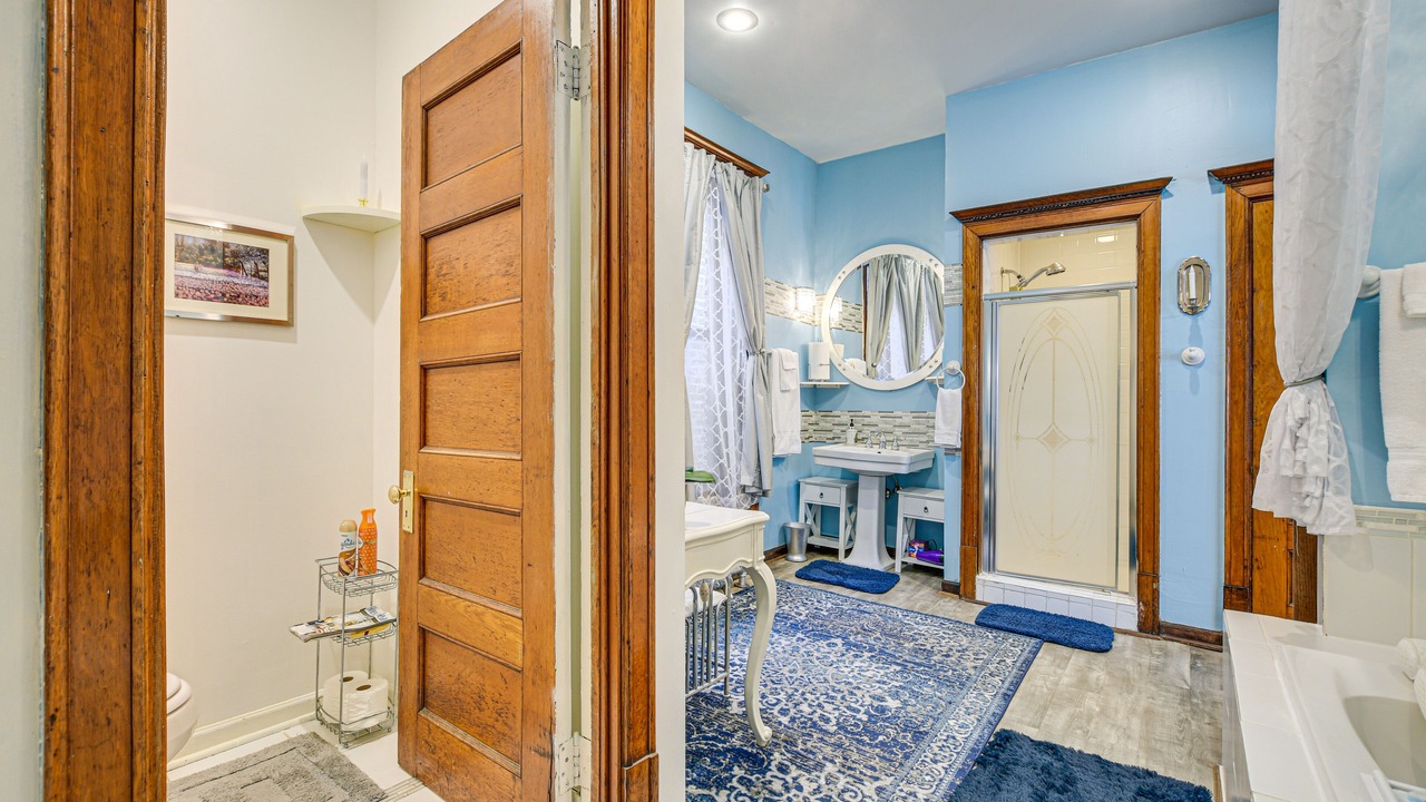 Photo of Bathroom in East Garfield Park