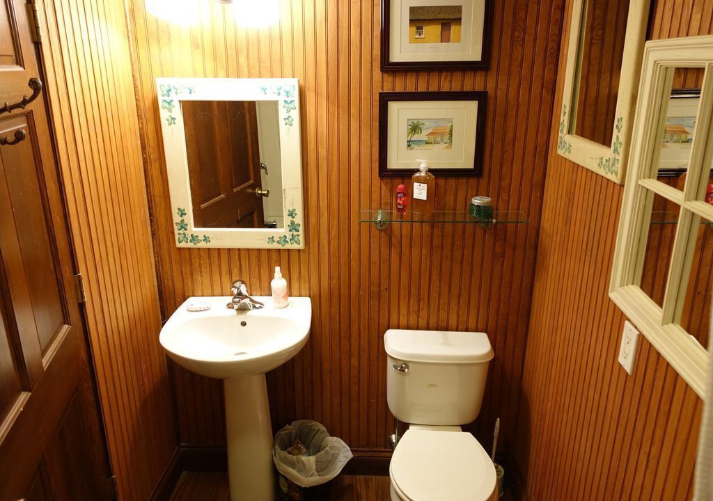 Photo of Bathroom in Admiral Estates