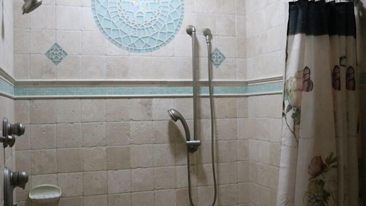 Photo of Bathroom in Admiral Estates