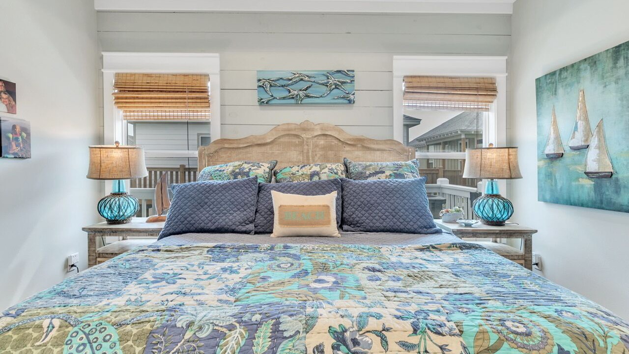 Photo of Bedroom in Crystal Beach