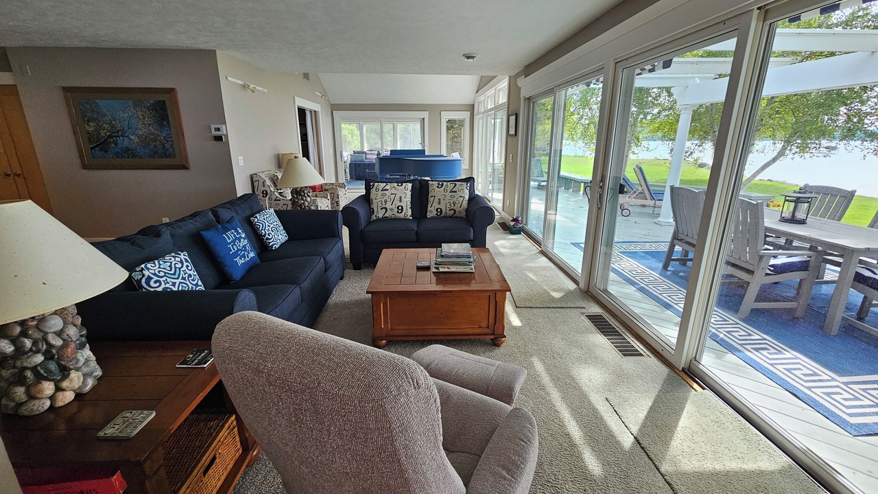 Photo of Livingroom in Maple City