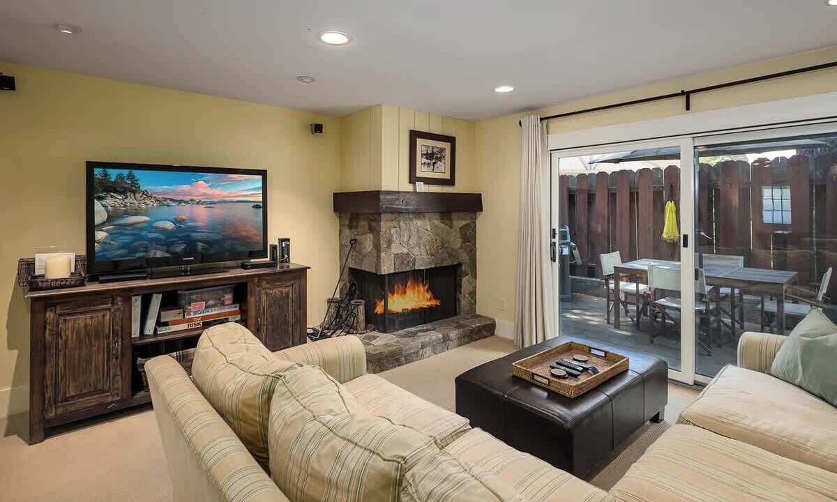 Photo of Livingroom in Tahoya Shores