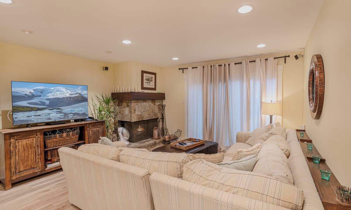 Photo of Livingroom in Tahoya Shores