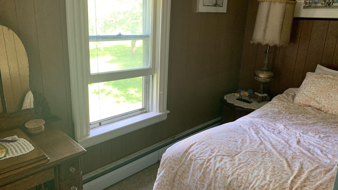 Photo of Bedroom in Beach Lake