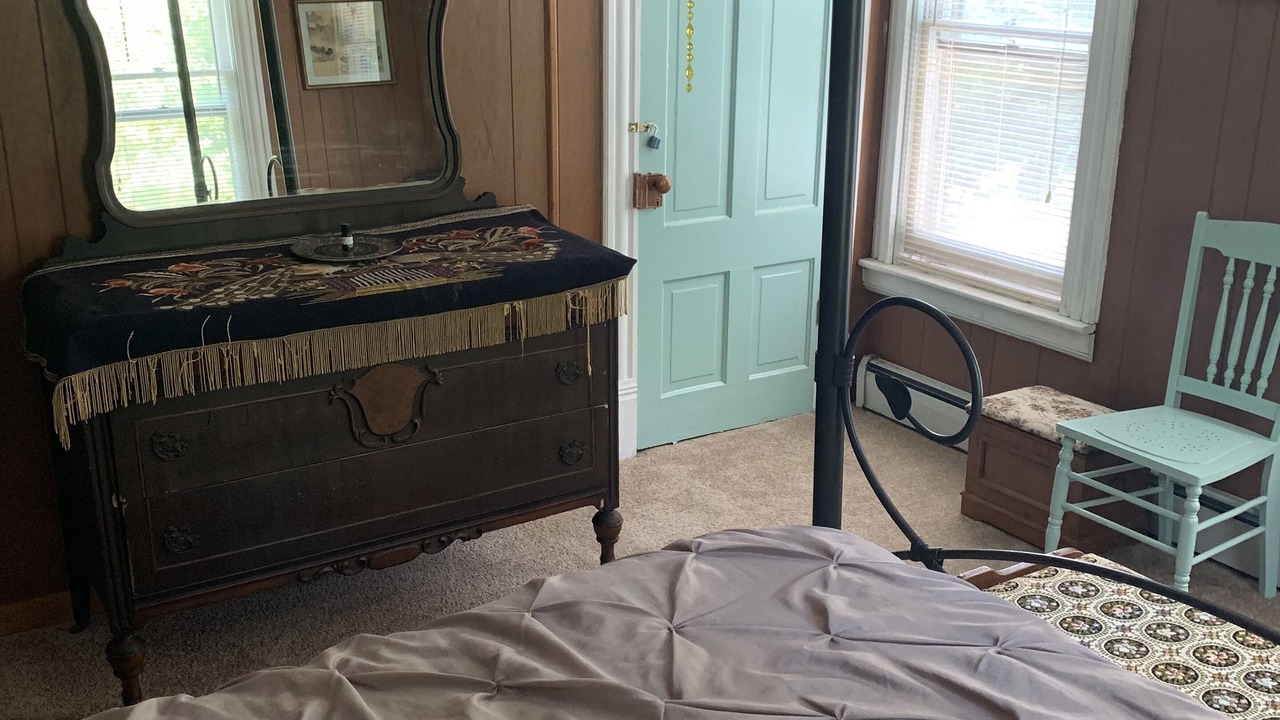 Photo of Bedroom in Beach Lake