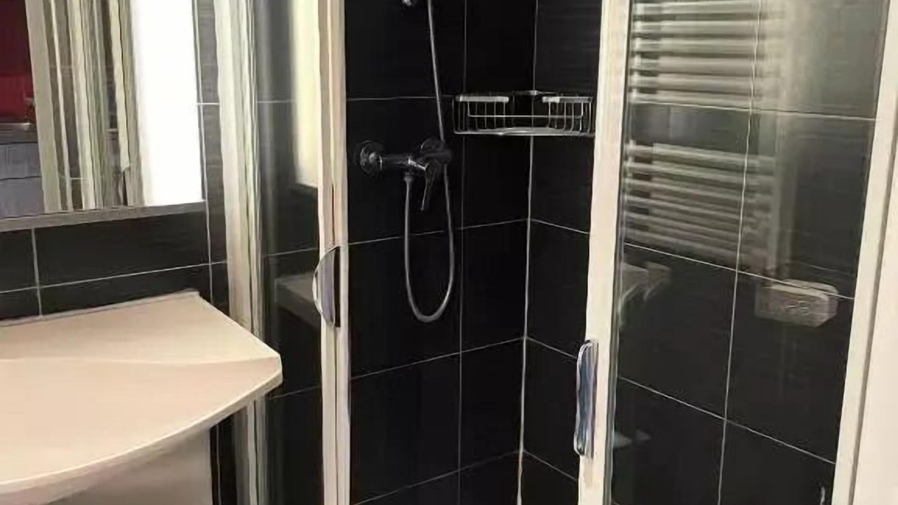 Photo of Bathroom in Caen City Centre