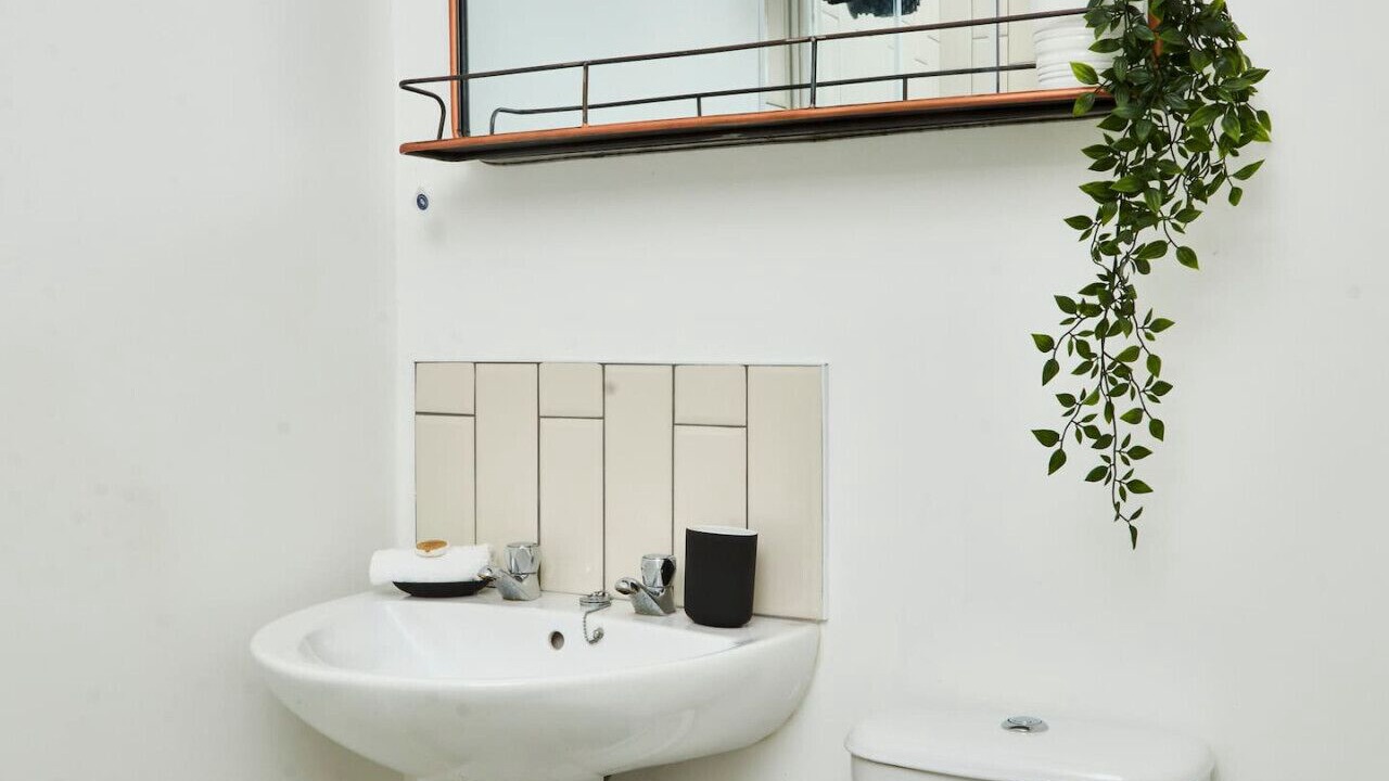 Photo of Bathroom in Castle Donington