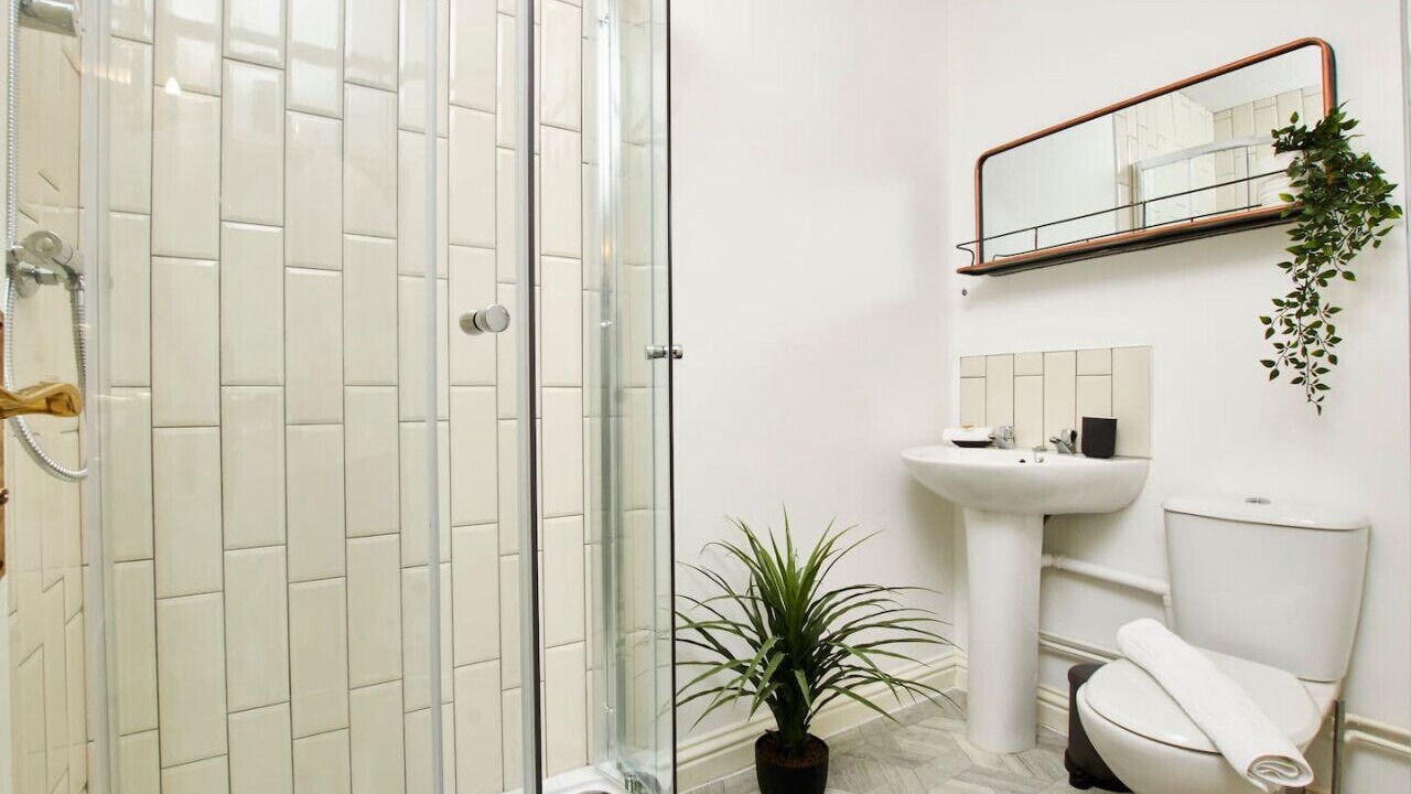 Photo of Bathroom in Castle Donington