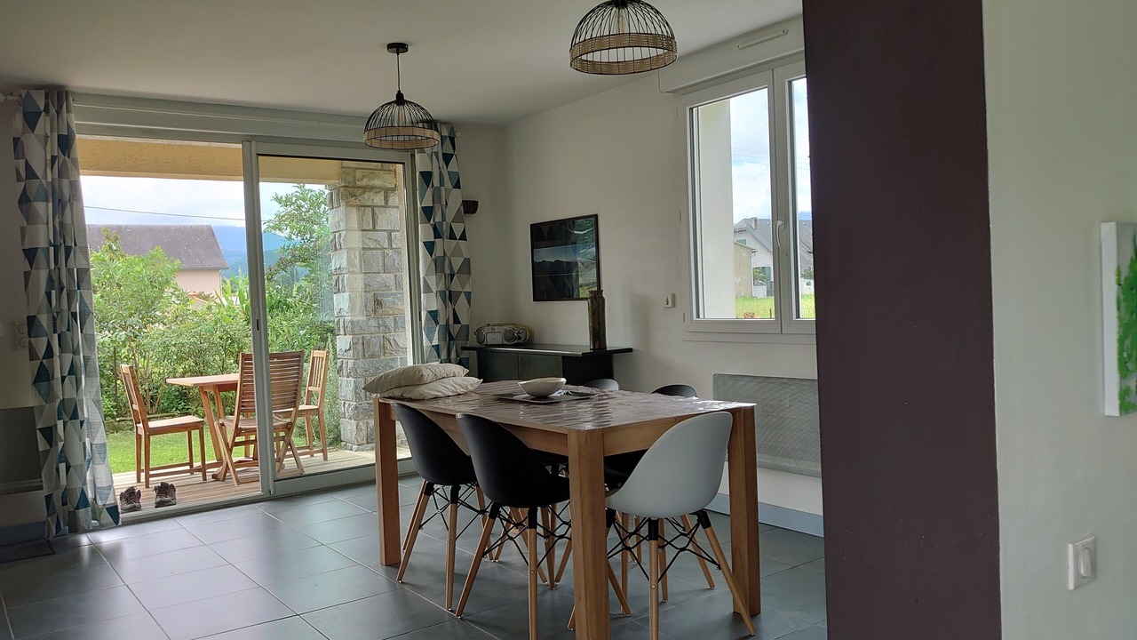 Photo of Others in Antist