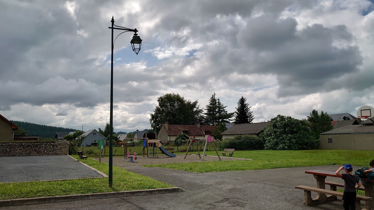 Photo of Others in Antist